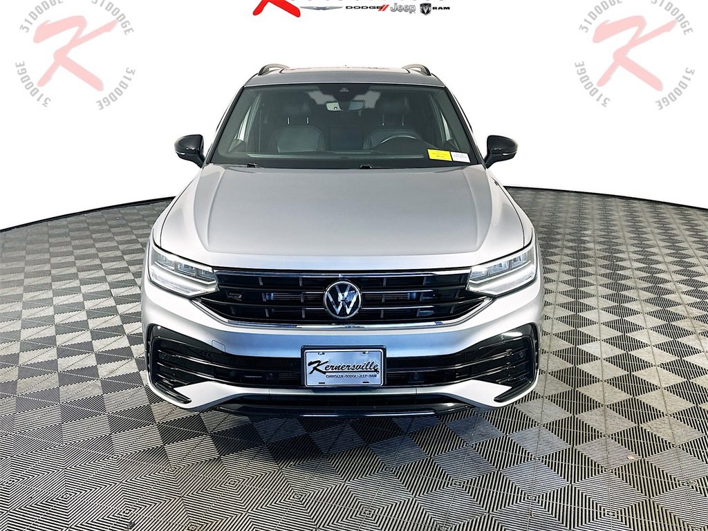 Used 2023 Volkswagen Tiguan SE R-Line image 2