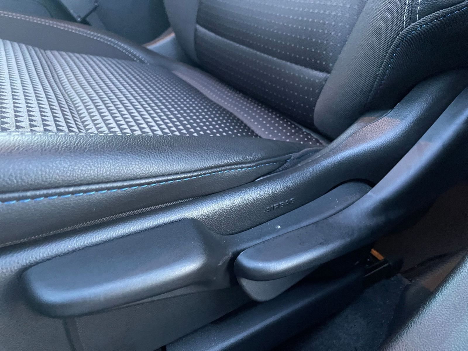 Used 2025 Chevrolet Trax LT w/ LT Convenience Package image 23