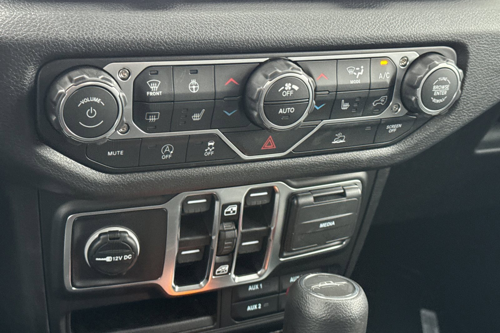 New 2025 Jeep Gladiator Sport image 18