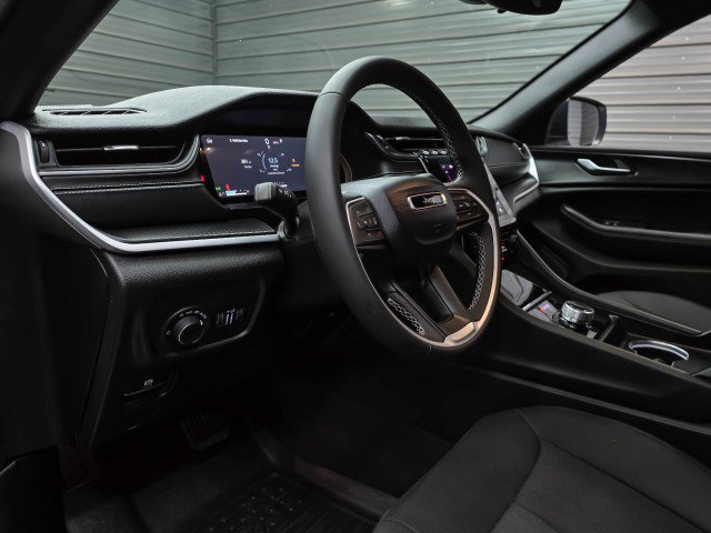 Used 2024 Jeep Grand Cherokee Laredo w/ Trailer Tow Package AWD/4WD image 11