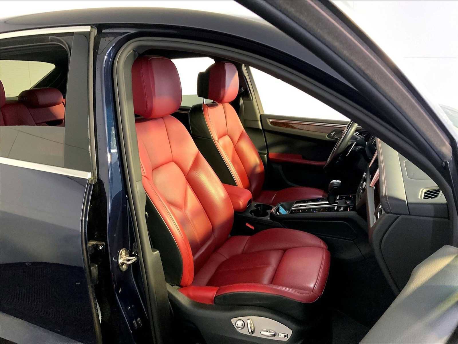 Certified 2022 Porsche Macan S AWD/4WD image 18