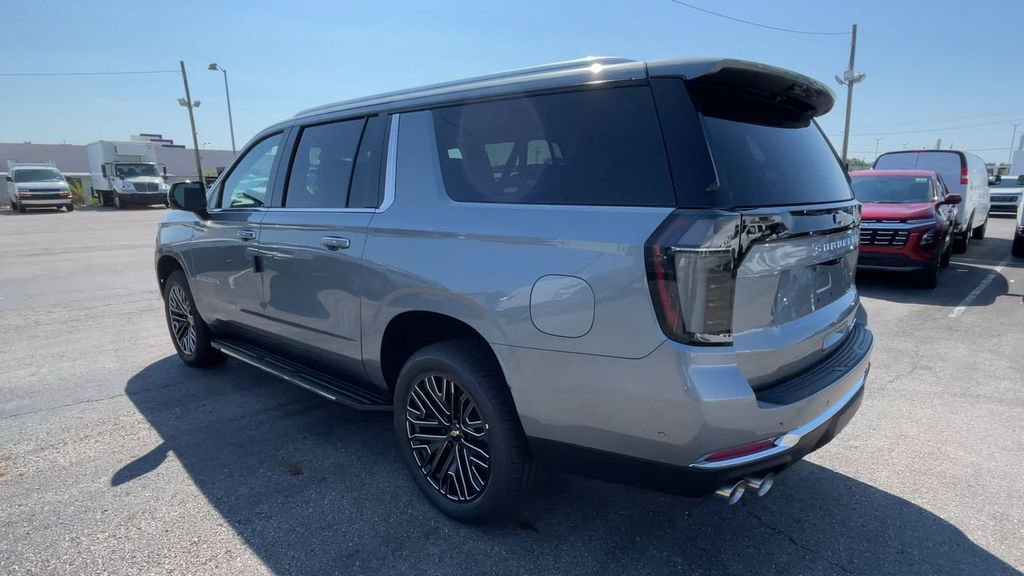 New 2025 Chevrolet Suburban Premier image 8