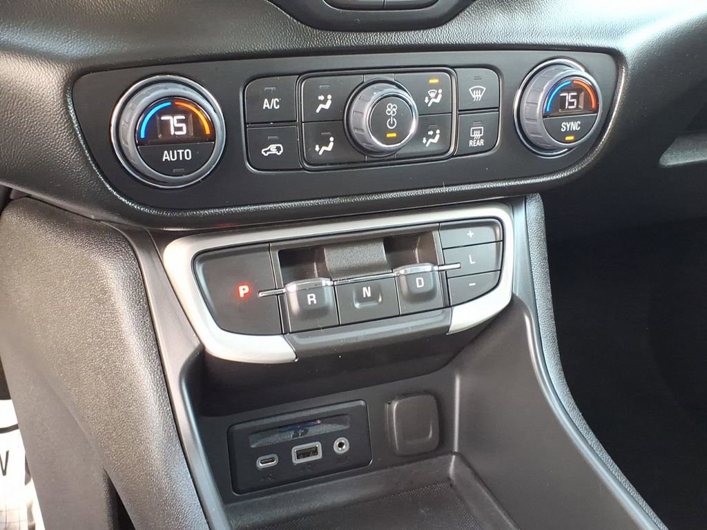 Used 2023 GMC Terrain SLT w/ Elevation Edition image 17