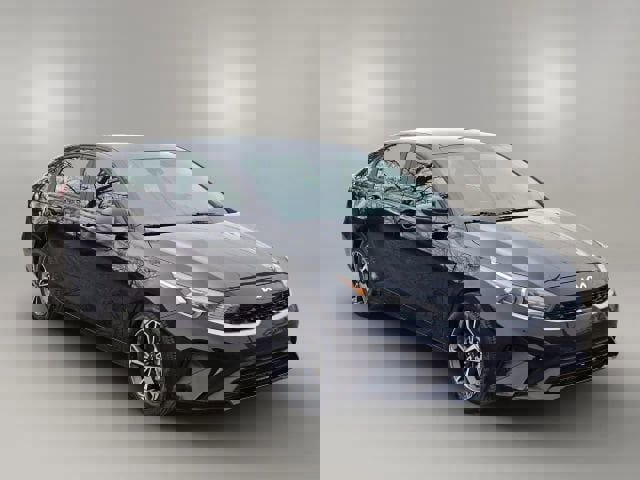 Used 2023 Kia Forte LXS w/ LXS Technology Package image 3