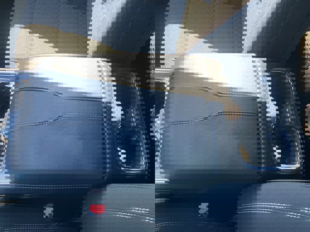 Used 2025 GMC Acadia Elevation image 37