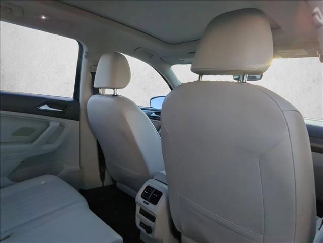 Used 2023 Volkswagen Tiguan SE w/ Panoramic Sunroof Package image 21