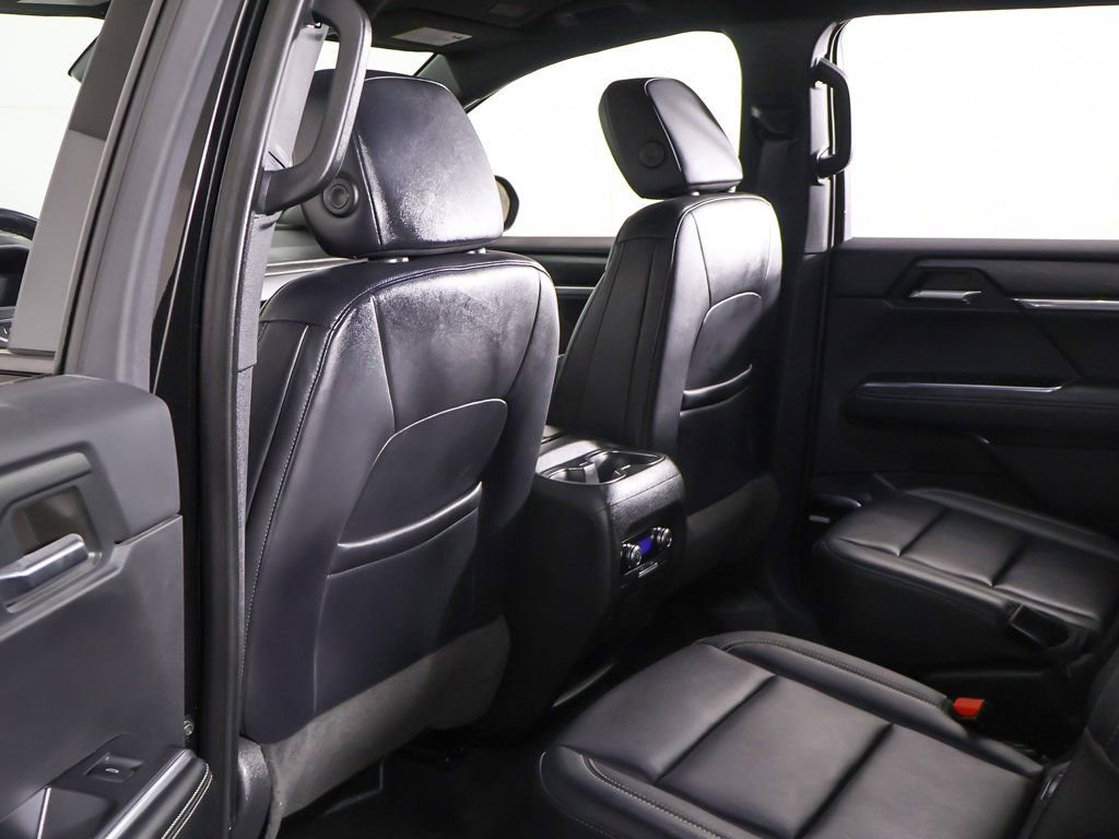 Used 2024 GMC Acadia Elevation image 30