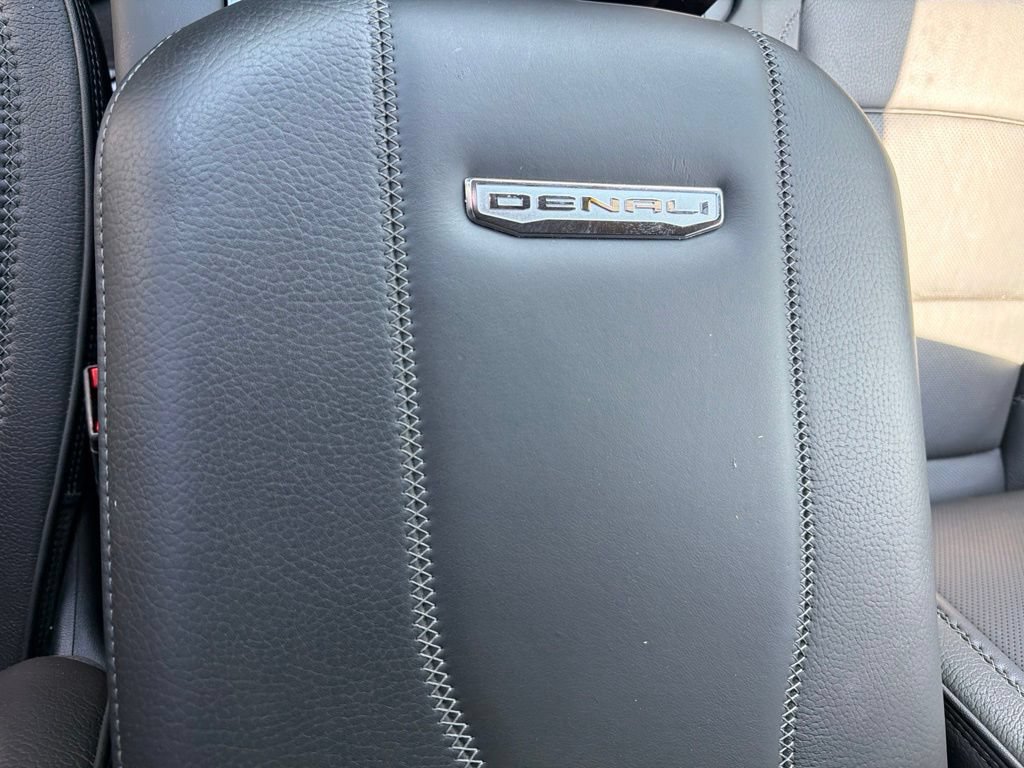 Used 2025 GMC Yukon XL Denali AWD/4WD image 18
