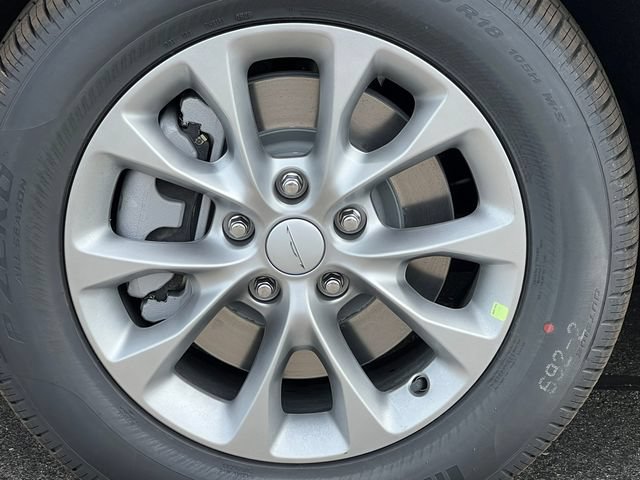 New 2027 Chrysler Pacifica Select AWD/4WD image 6