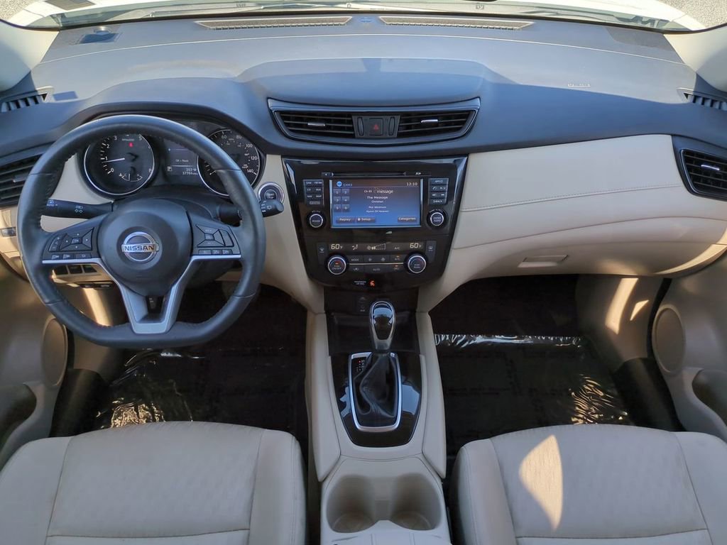 Used 2017 Nissan Rogue SV w/ SV Premium Package image 15