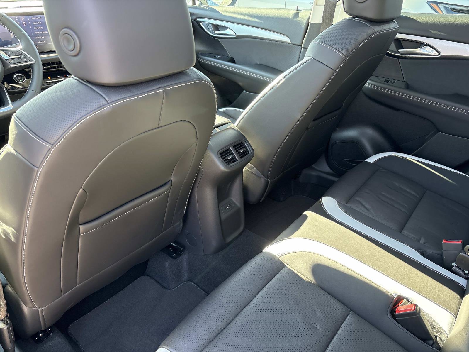 Used 2024 Buick Envision Sport Touring image 30