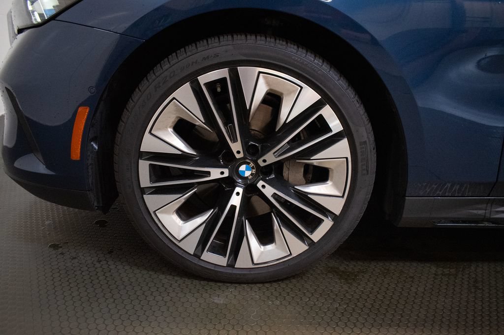 Used 2026 BMW 540i xDrive AWD/4WD image 9