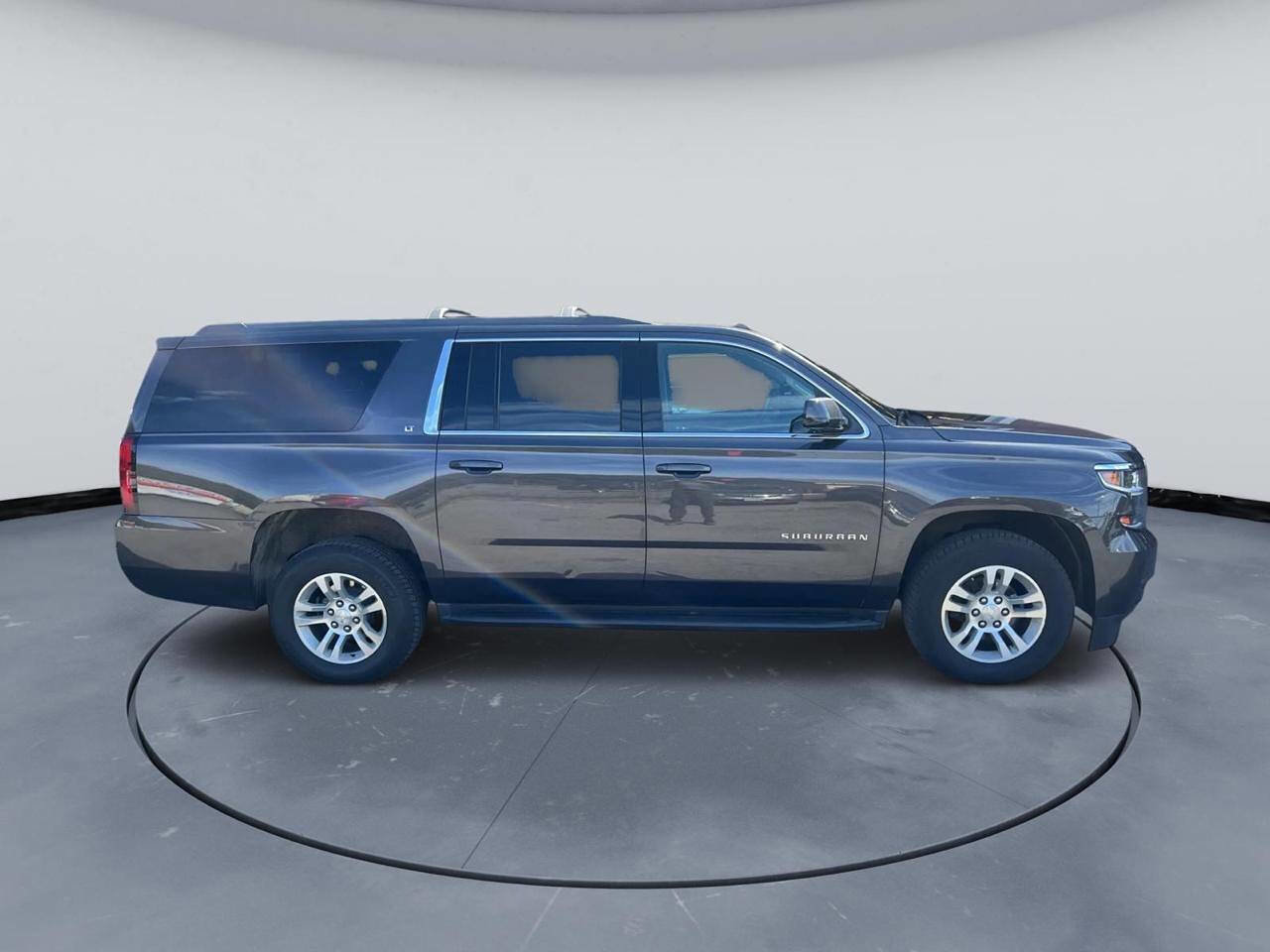 Used 2017 Chevrolet Suburban LT image 7