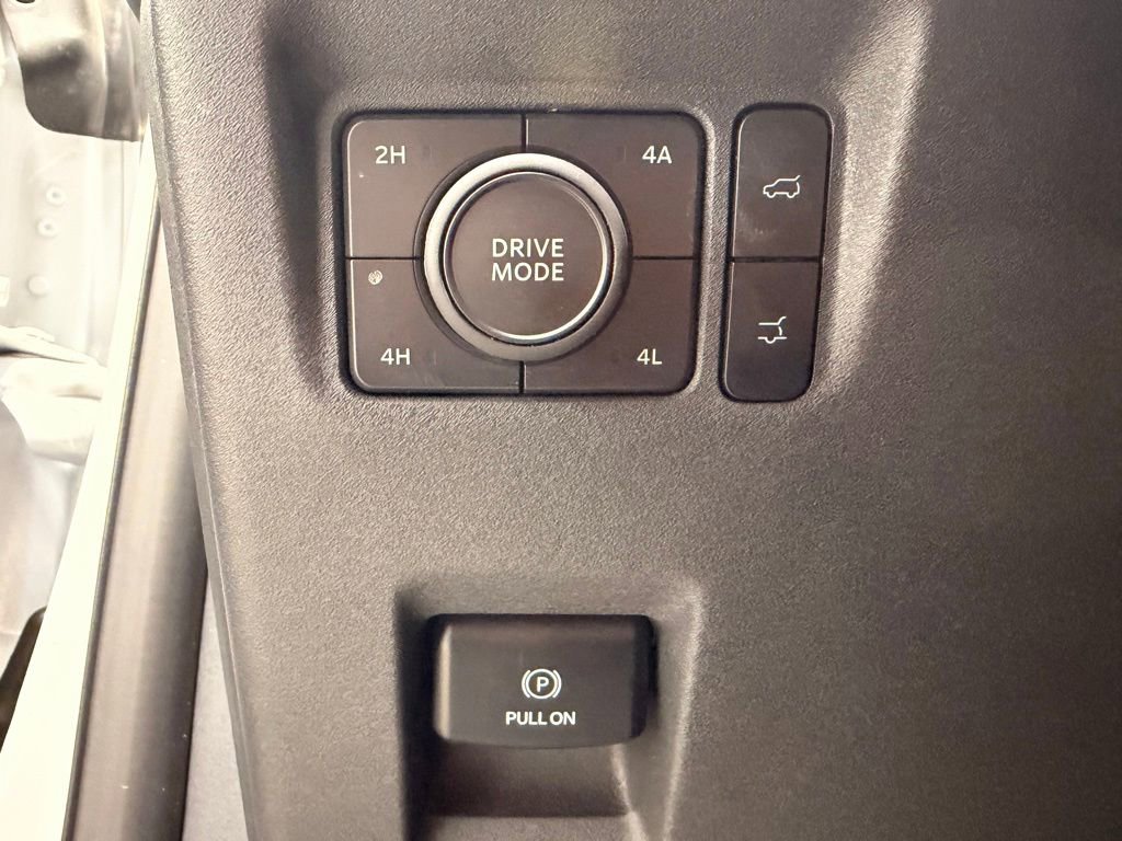 Used 2025 Ford Expedition Active image 26