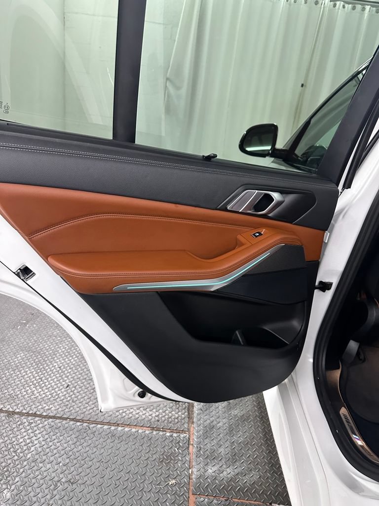 Used 2022 BMW X5 xDrive40i w/ M Sport Package AWD/4WD image 23