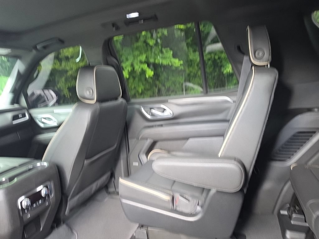 Used 2022 GMC Yukon SLT w/ SLT Premium Package RWD image 25