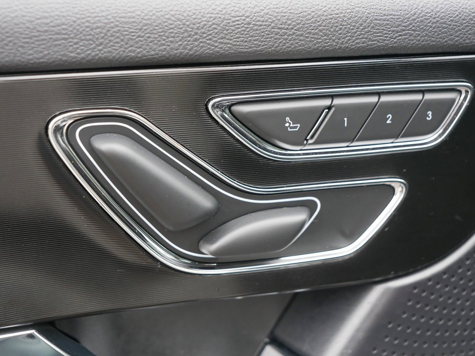 Used 2024 Lincoln Corsair Reserve image 16