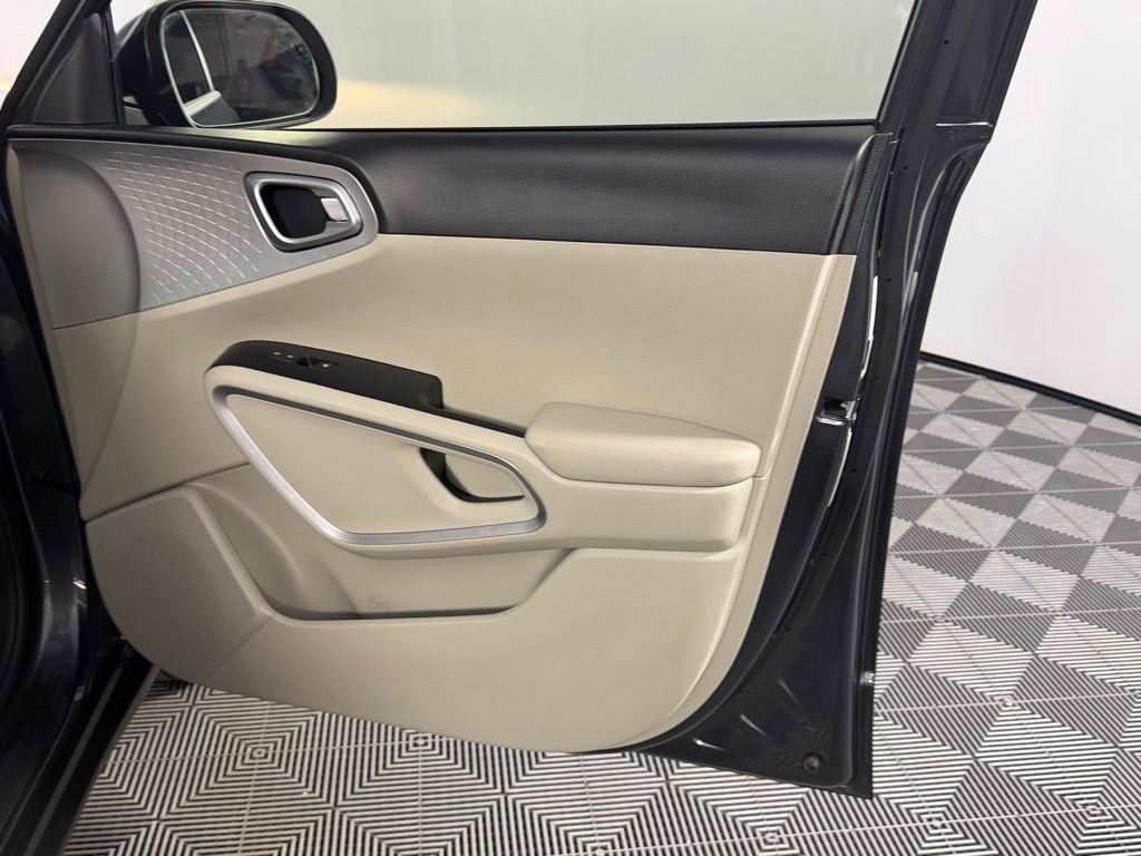 Used 2025 Kia Soul LX image 33