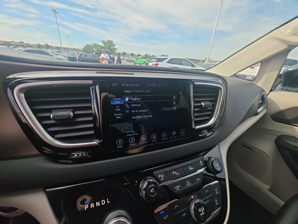 Used 2017 Chrysler Pacifica Touring-L Plus w/ Advanced Safetytec Group FWD image 21