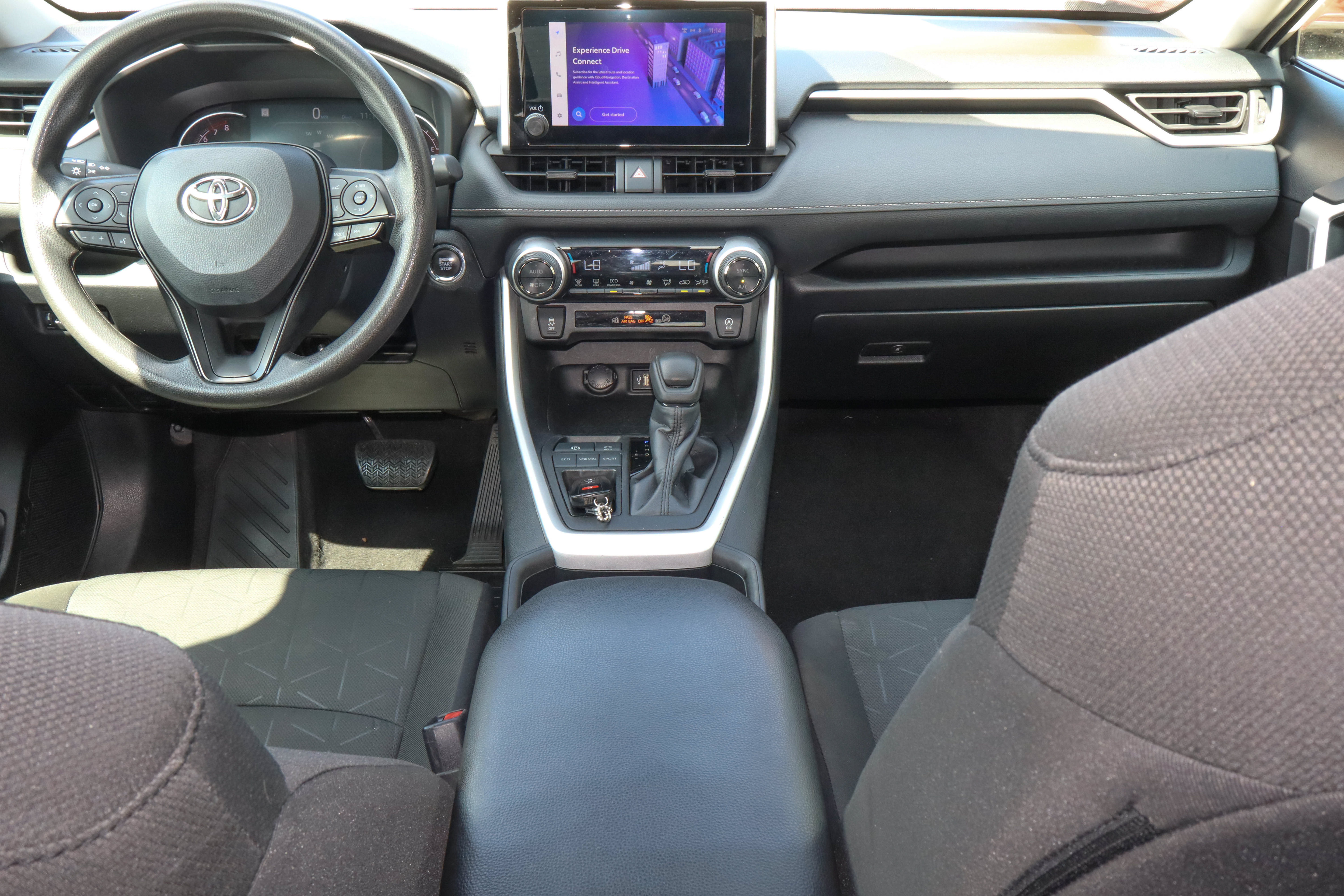 Used 2024 Toyota RAV4 XLE FWD image 10