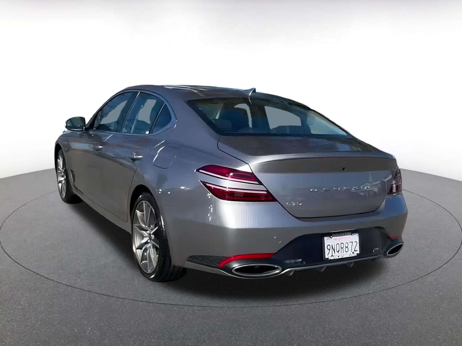 Used 2025 Genesis G70 2.5T image 10