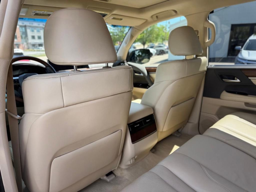 Used 2021 Lexus LX 570 4WD w/ Luxury Package image 24