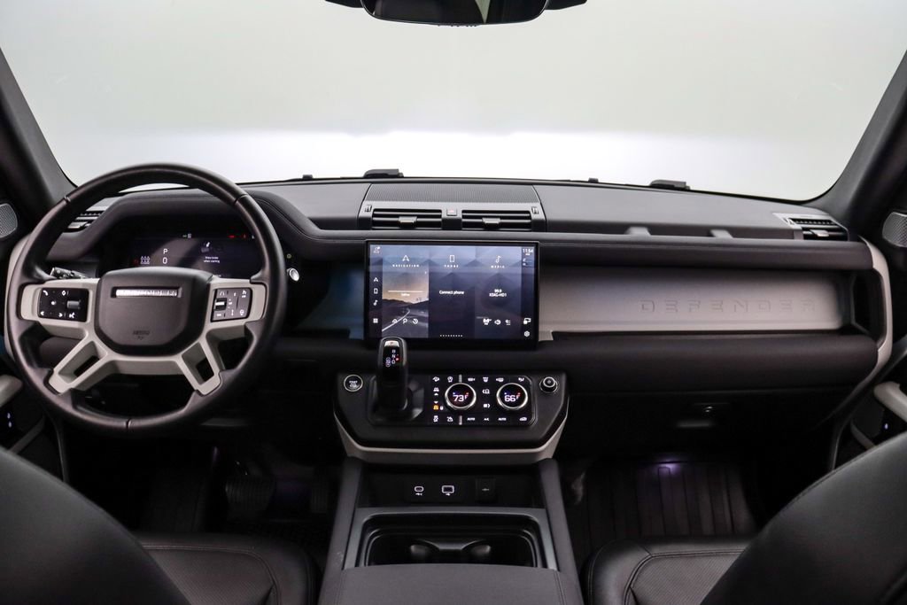 Used 2023 Land Rover Defender 130 SE image 17