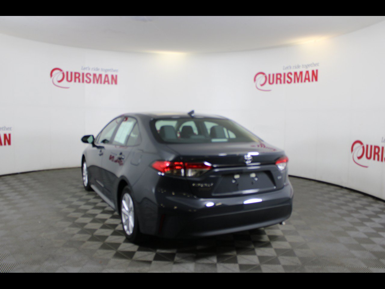 Used 2025 Toyota Corolla LE w/ LE Premium Package FWD image 6