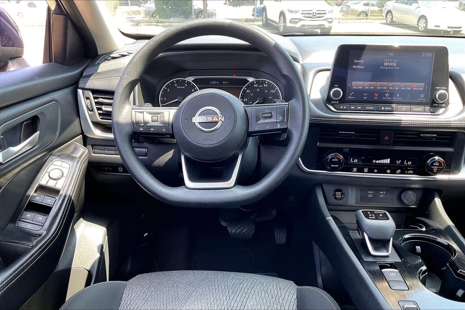 Used 2024 Nissan Rogue SV FWD image 7