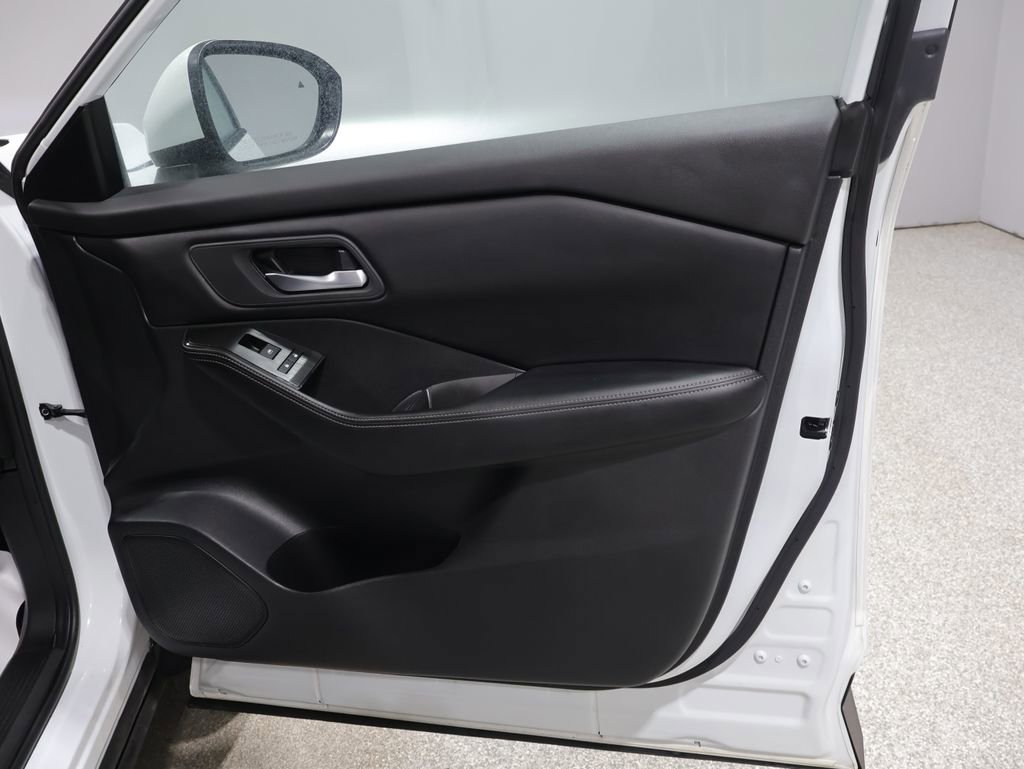 Used 2024 Nissan Rogue SV image 24