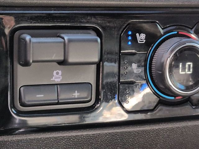 Used 2024 Chevrolet Silverado 2500 LTZ w/ LTZ Convenience Package image 31