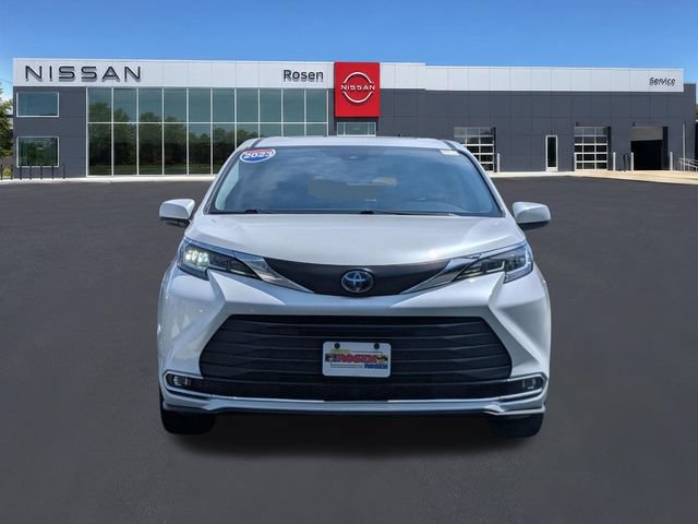 Used 2023 Toyota Sienna XLE FWD image 8