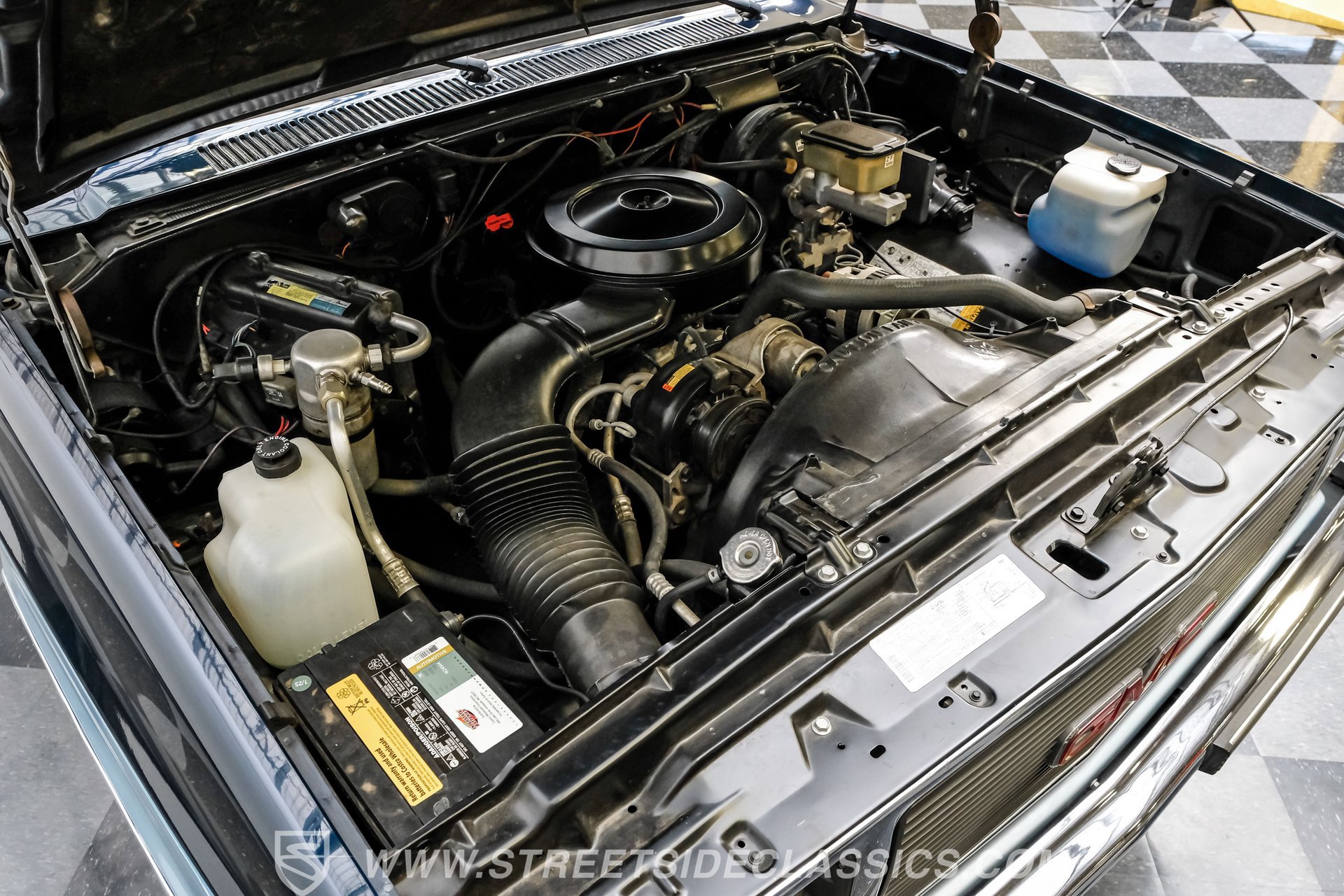 Used 1990 GMC Suburban 4WD image 38