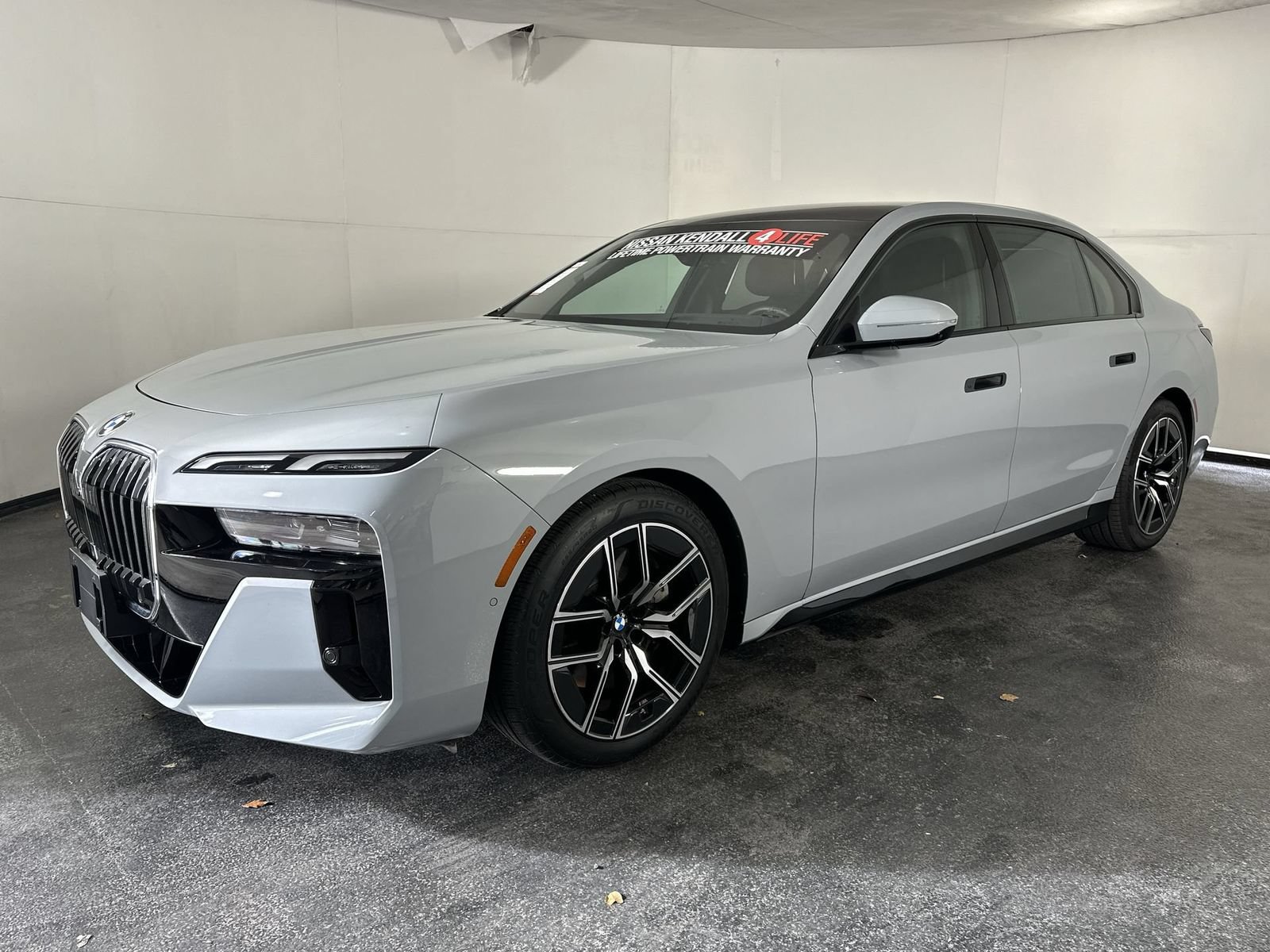 Used 2025 BMW 740i xDrive AWD/4WD image 4