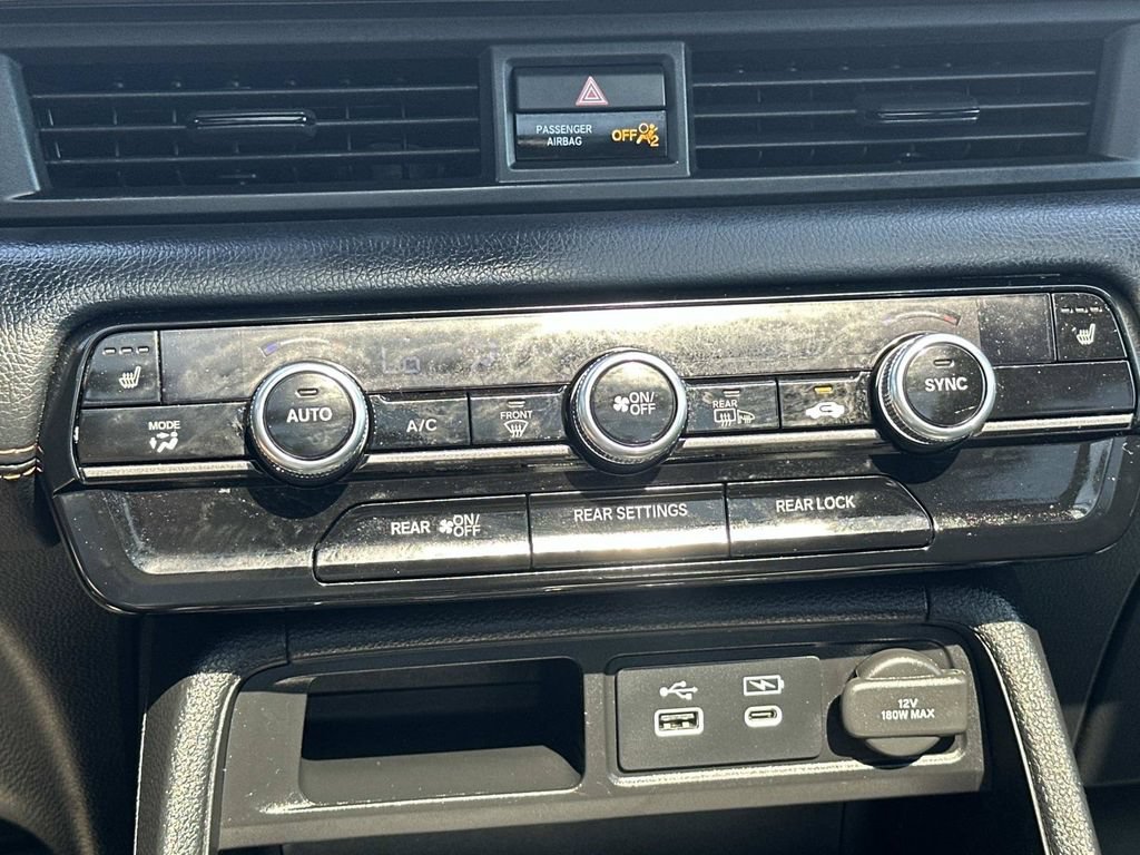 Used 2025 Honda Pilot TrailSport image 39
