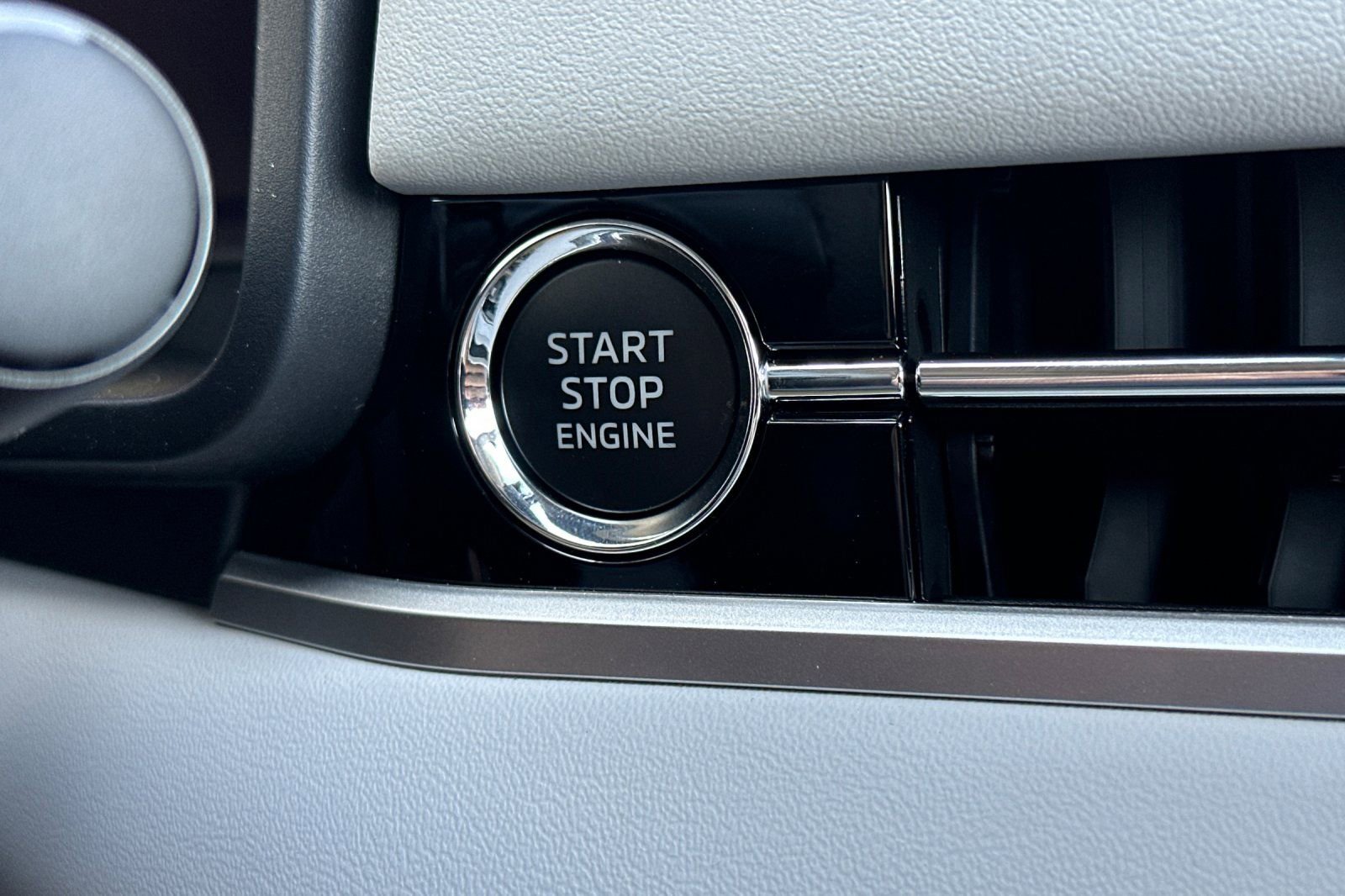 New 2025 Mitsubishi Outlander SEL image 22