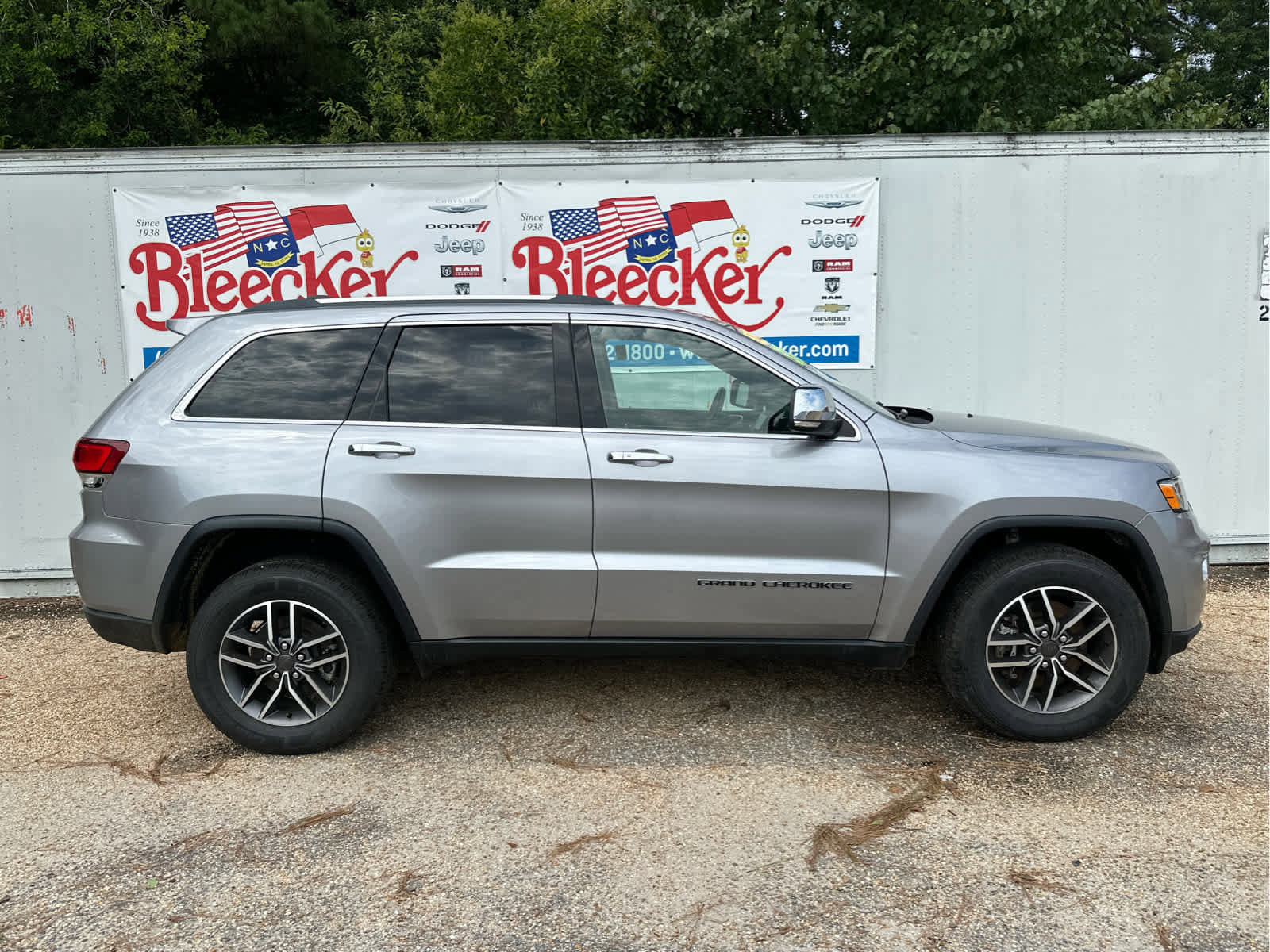 Used 2021 Jeep Grand Cherokee Limited image 2
