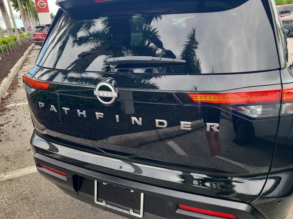 Certified 2026 Nissan Pathfinder SV FWD image 12