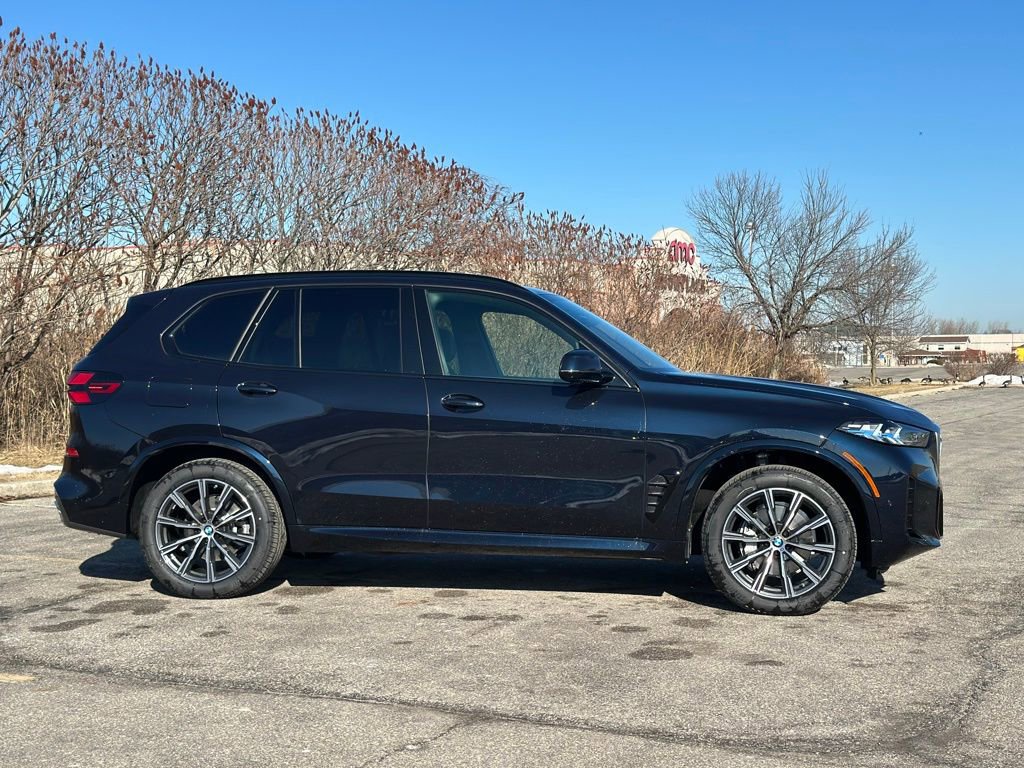 New 2026 BMW X5 xDrive40i w/ M Sport Package AWD/4WD image 8
