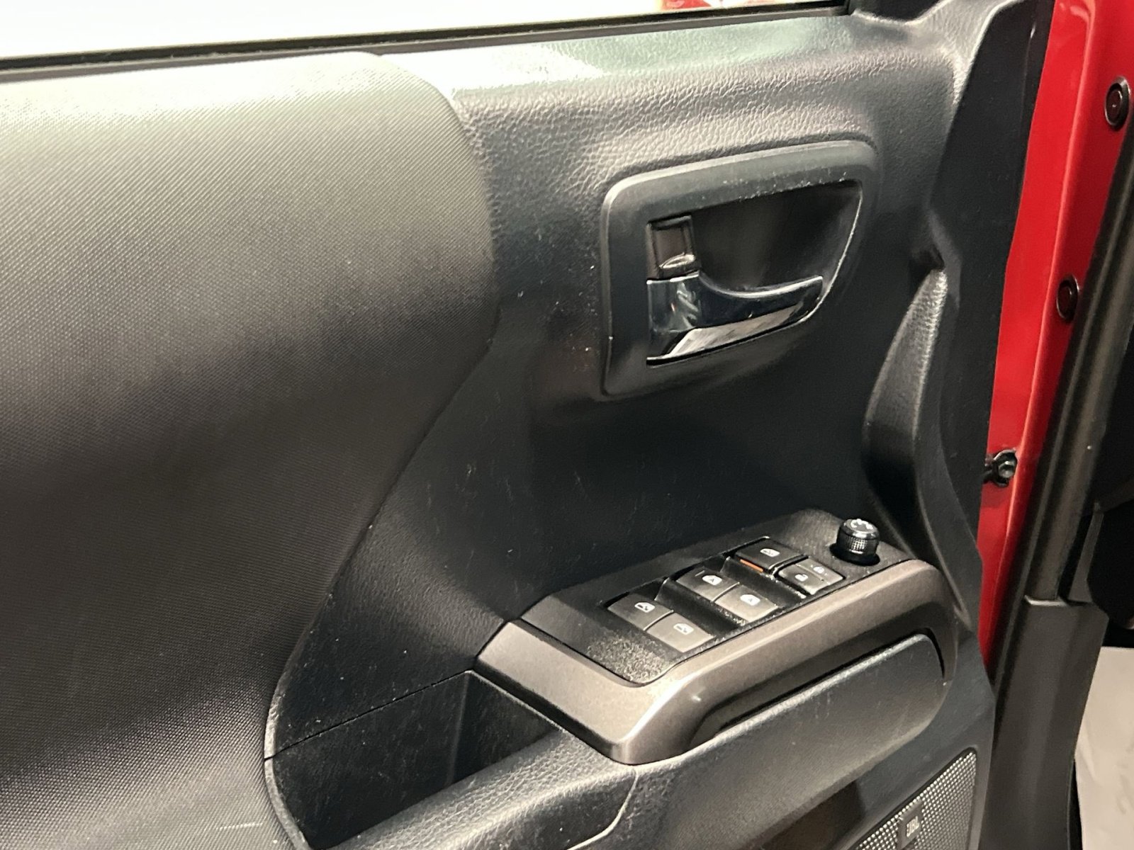 Used 2019 Toyota Tacoma TRD Sport image 13