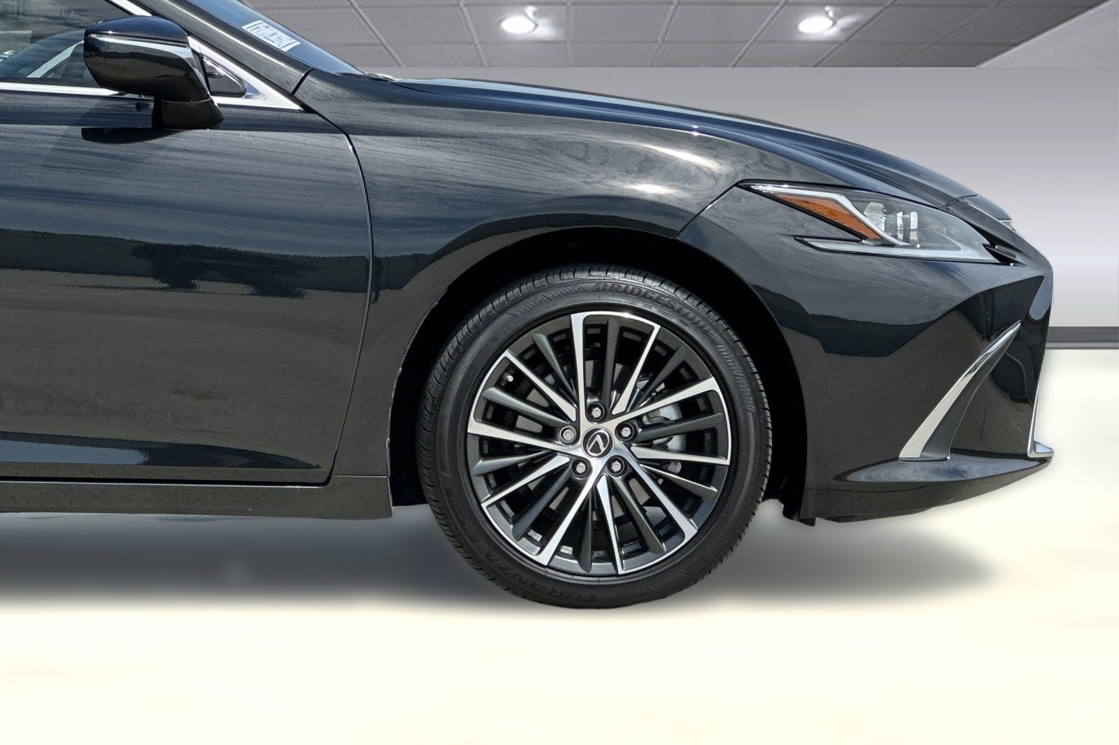 Used 2025 Lexus ES 300h w/ Premium Package image 34