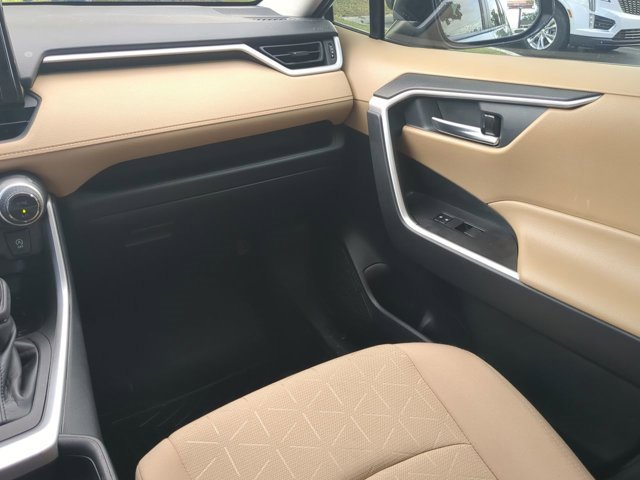 Used 2021 Toyota RAV4 XLE image 16