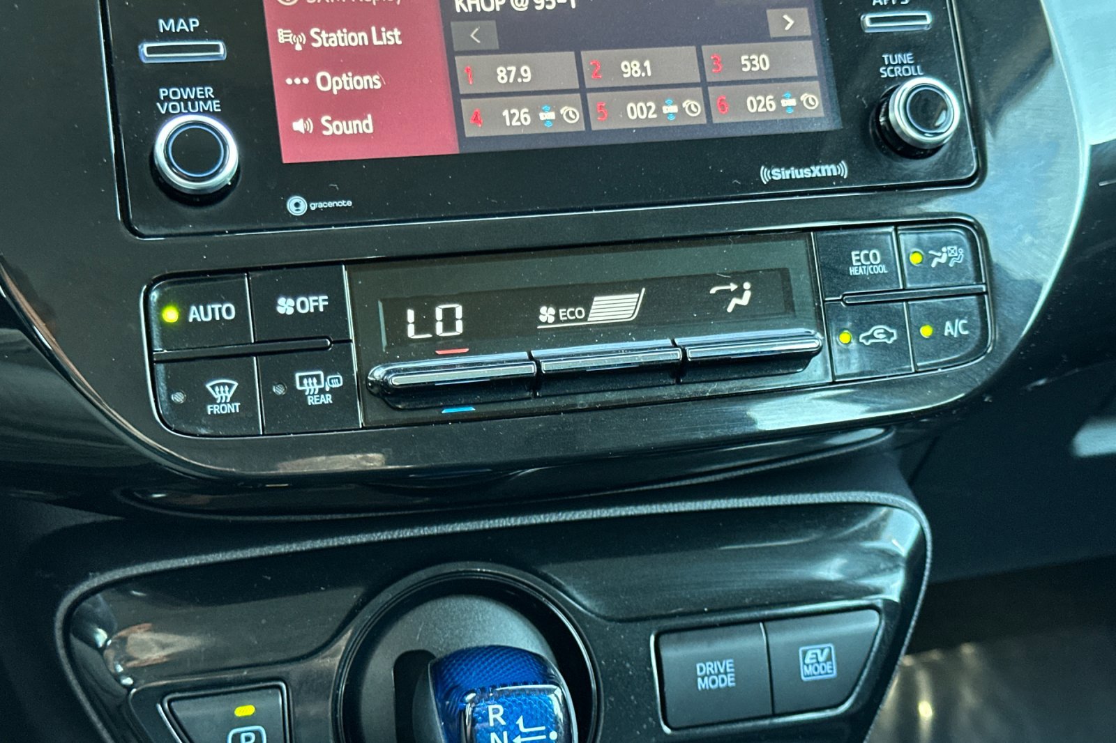 Used 2022 Toyota Prius L Eco image 17