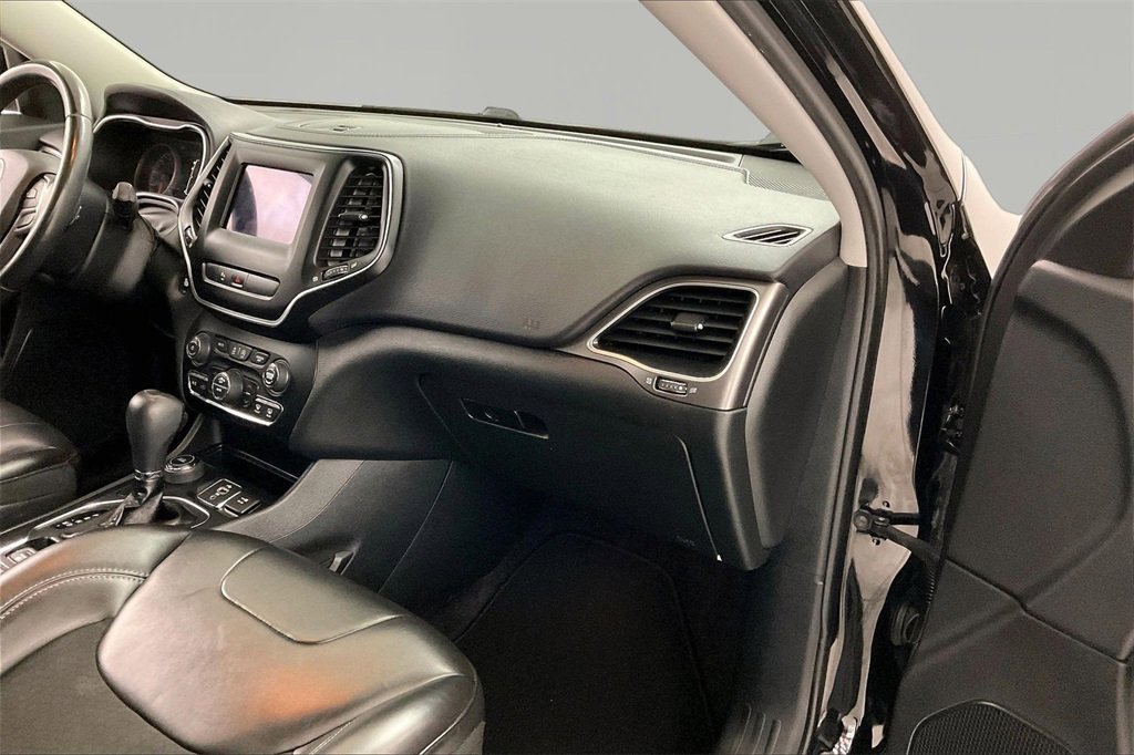 Used 2019 Jeep Cherokee Latitude Plus w/ Comfort/Convenience Group image 22