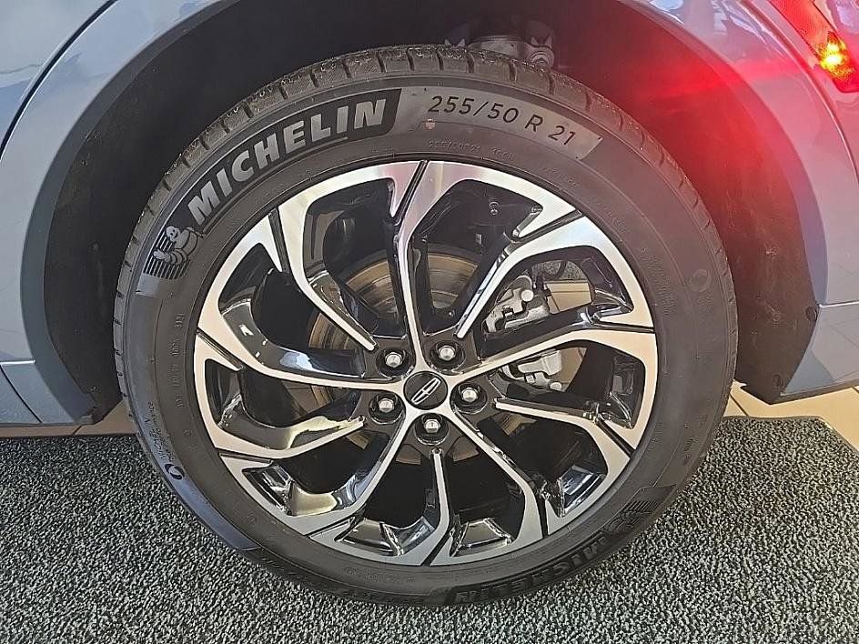 Used 2025 Lincoln Nautilus Reserve image 45