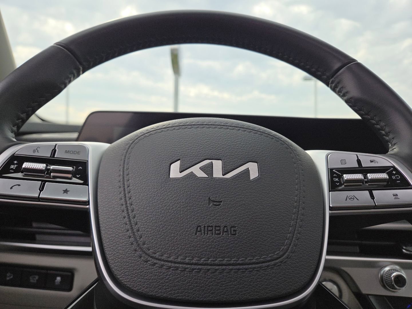 Used 2025 Kia Telluride S image 22