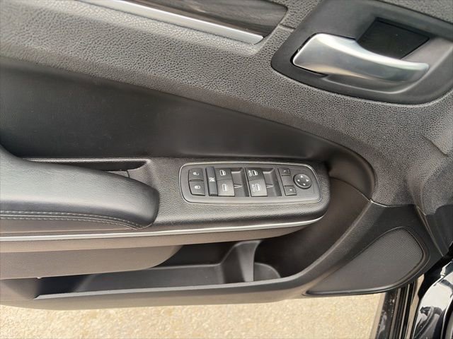 Used 2021 Chrysler 300 Touring L image 17