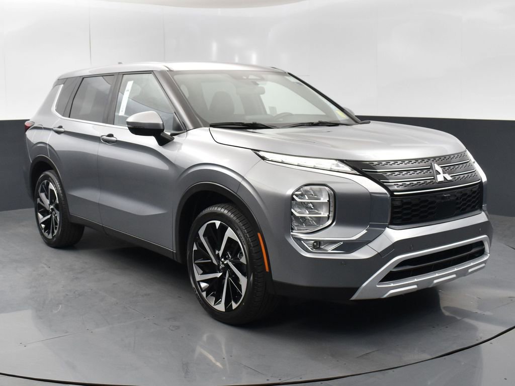 Used 2024 Mitsubishi Outlander SE