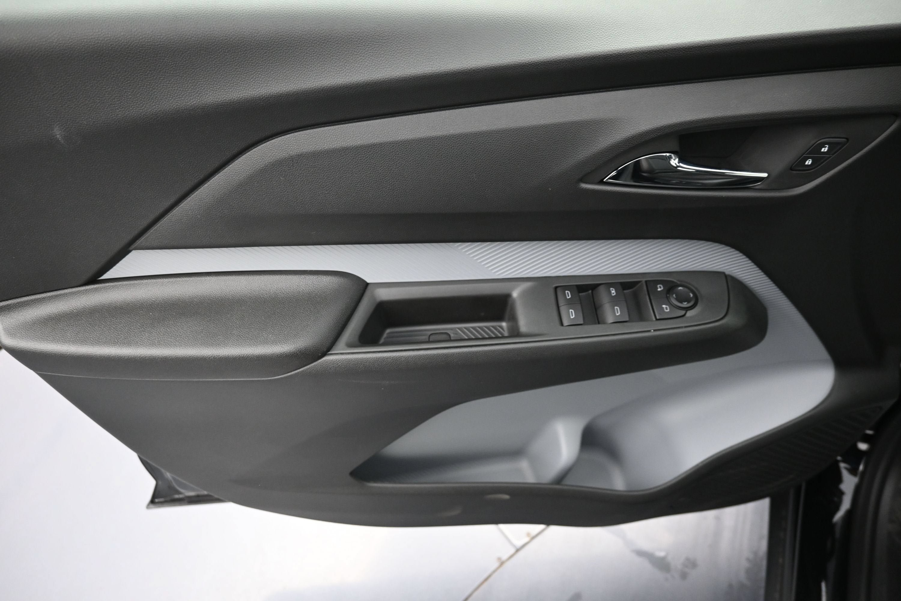 New 2027 Chevrolet Bolt RS w/ Technology Package FWD image 24