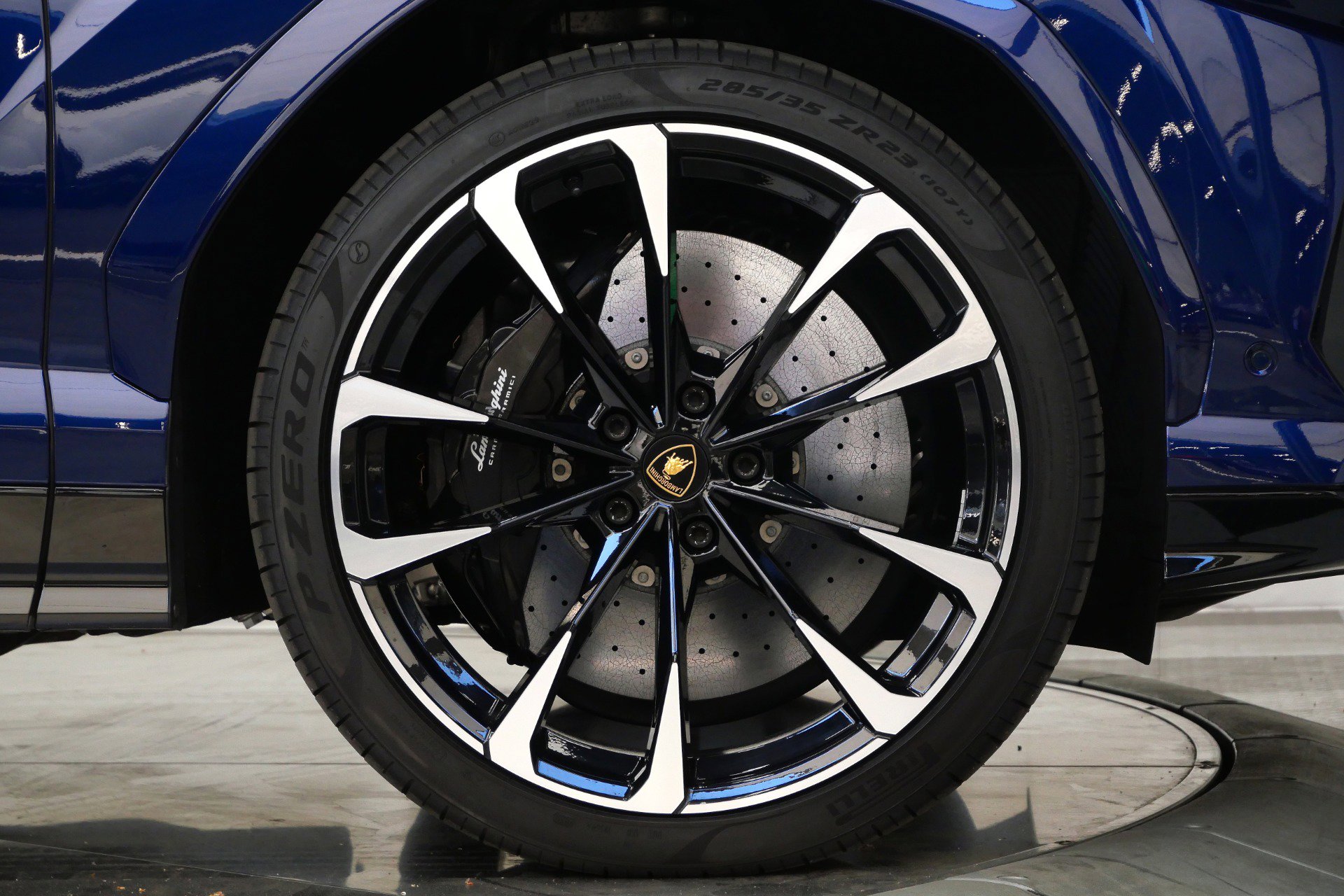 Used 2022 Lamborghini Urus AWD/4WD image 45